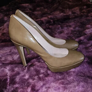 Vince Camuto Taupe Patent Leather Platform Pumps Women's 10 Dress Heels